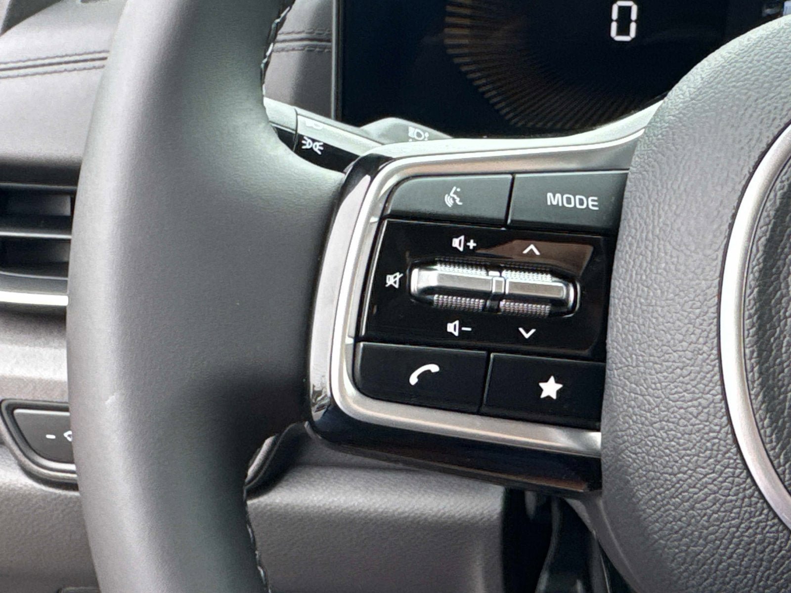 New 2026 Kia Carnival EX FWD image 27