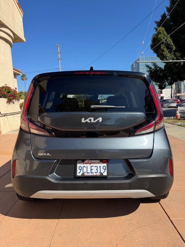 Used 2023 Kia Soul LX FWD image 6