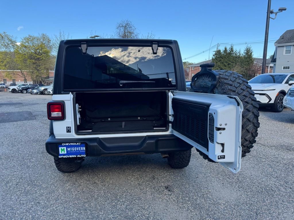 Used 2022 Jeep Wrangler Willys AWD/4WD image 5