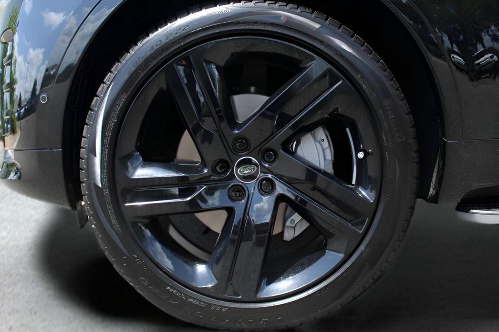 New 2025 Land Rover Discovery Dynamic SE AWD/4WD image 27
