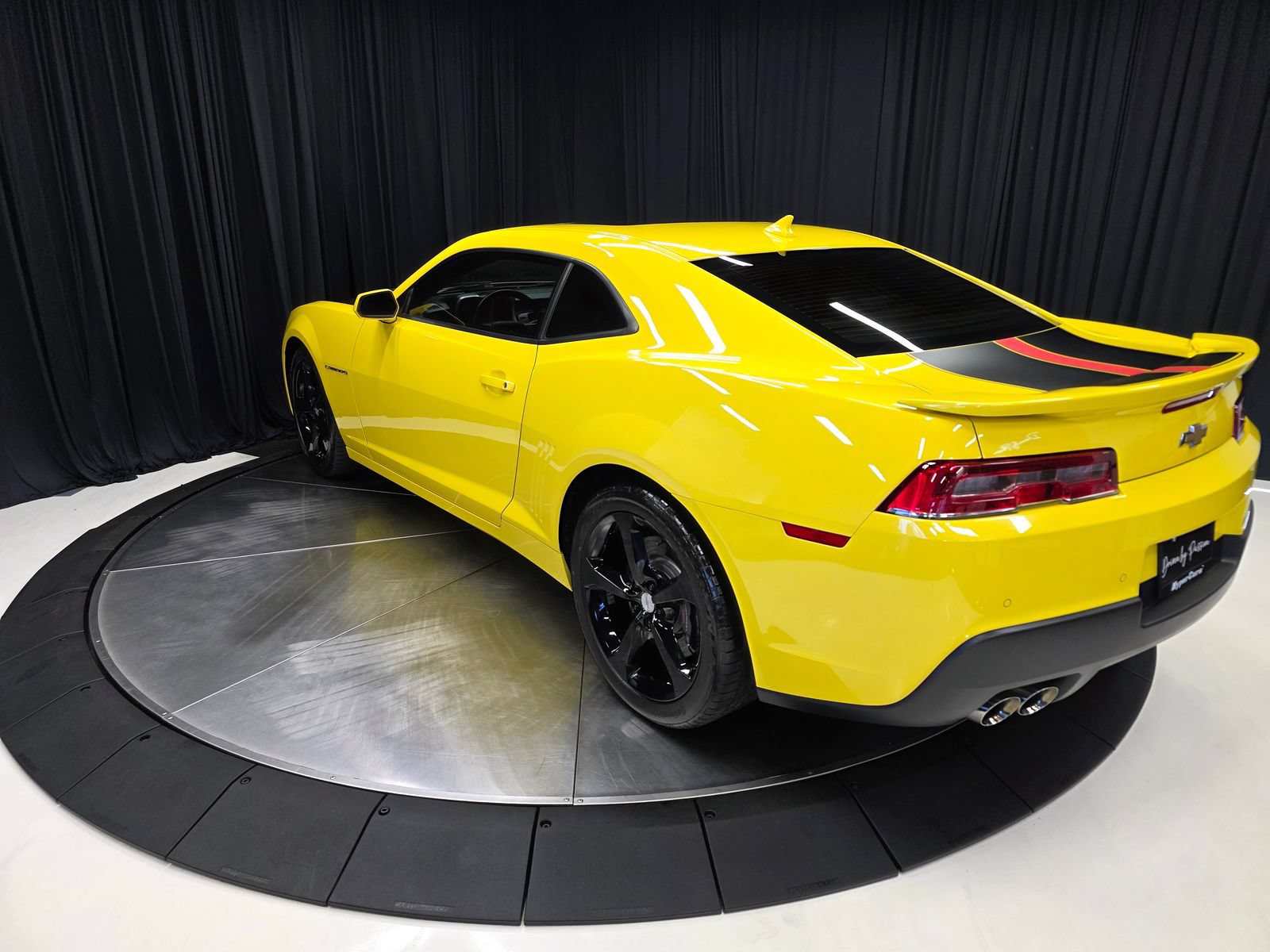 Used 2014 Chevrolet Camaro SS w/ RS Package RWD image 11