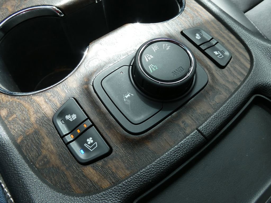 Used 2021 GMC Acadia Denali w/ Denali Technology Package AWD/4WD image 31