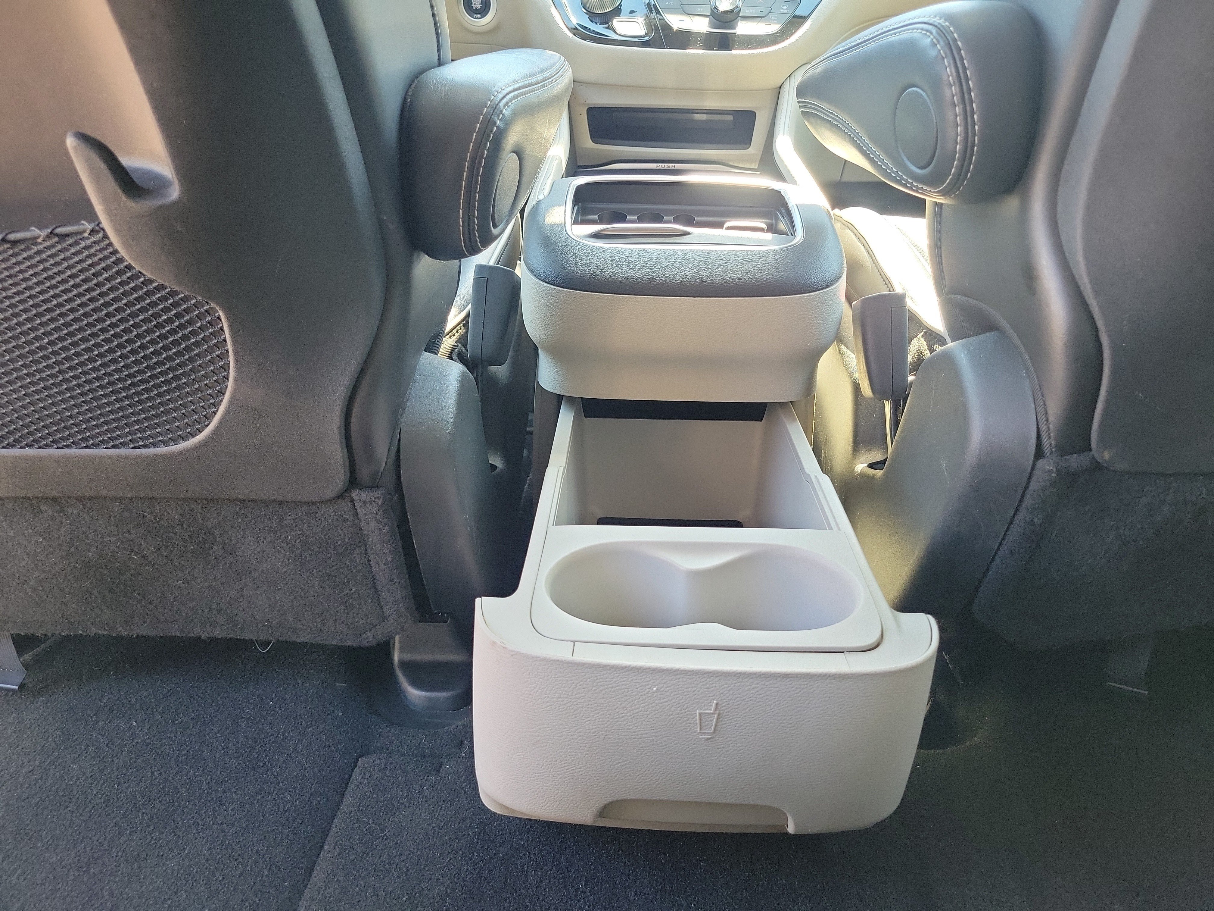 Used 2023 Chrysler Pacifica Limited FWD image 15