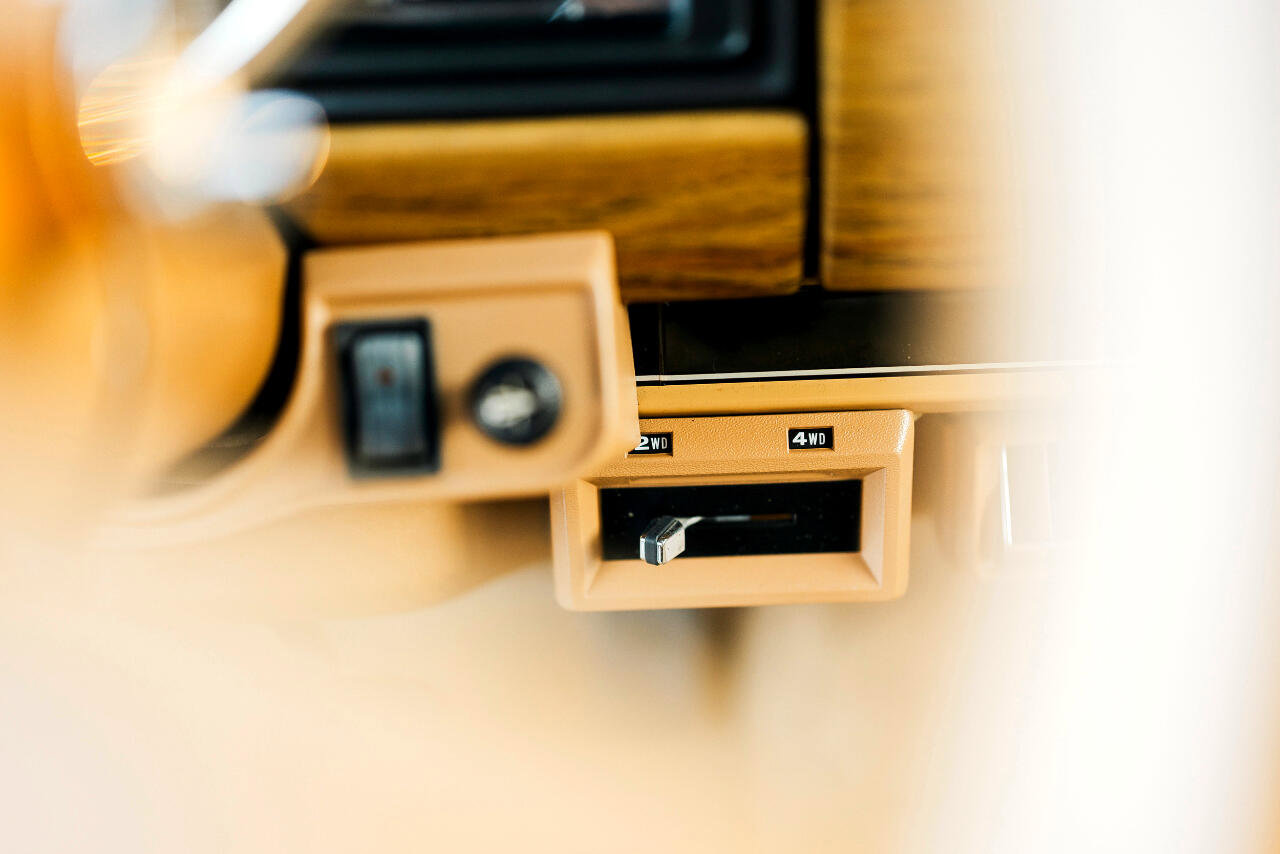 Used 1987 Jeep Grand Wagoneer image 57