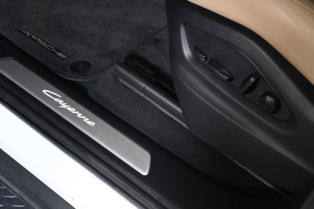 Certified 2024 Porsche Cayenne image 22