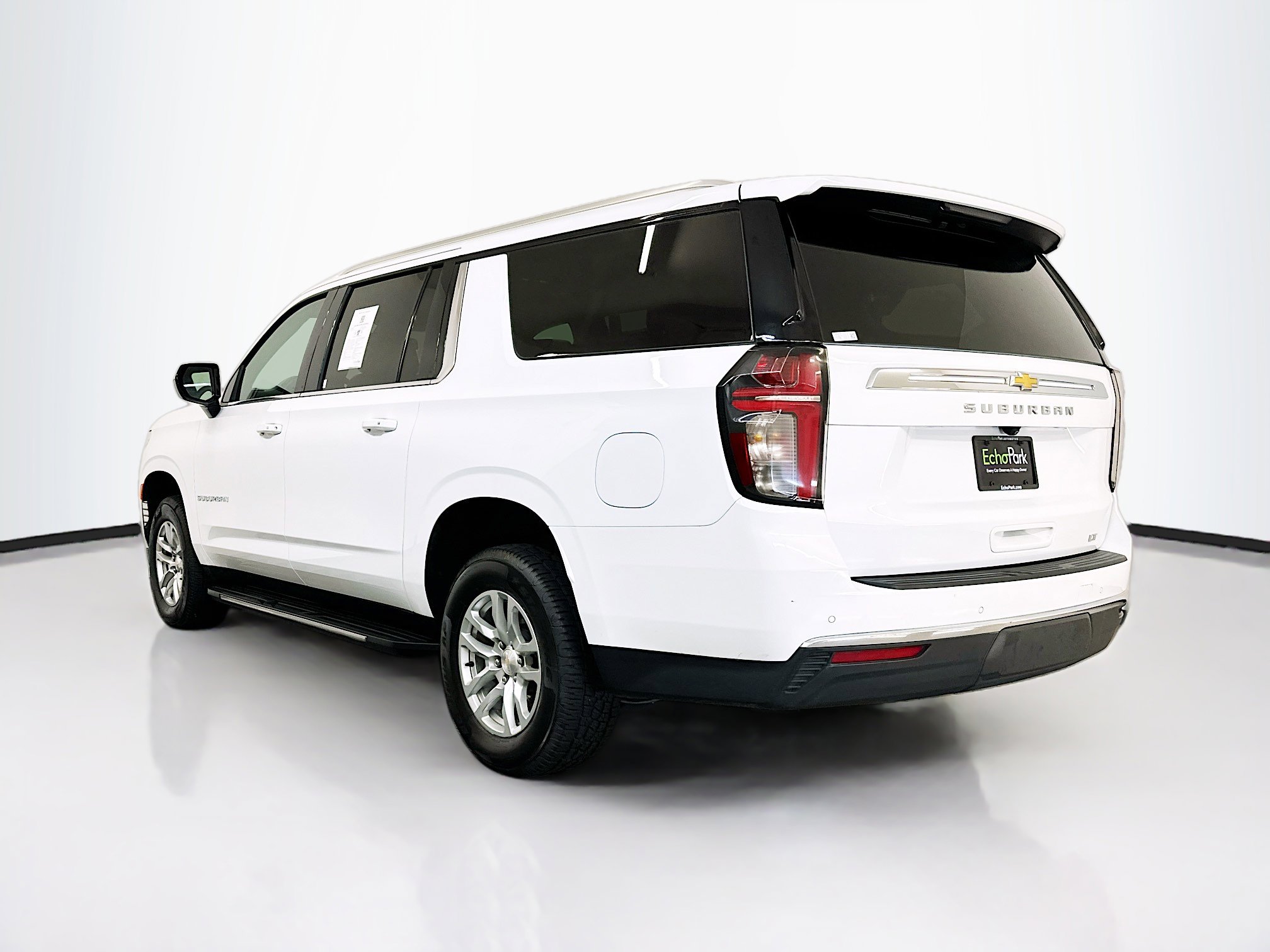 Used 2024 Chevrolet Suburban LT image 5