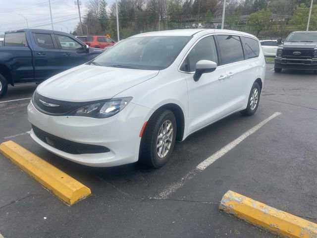 Used 2023 Chrysler Voyager LX video 2