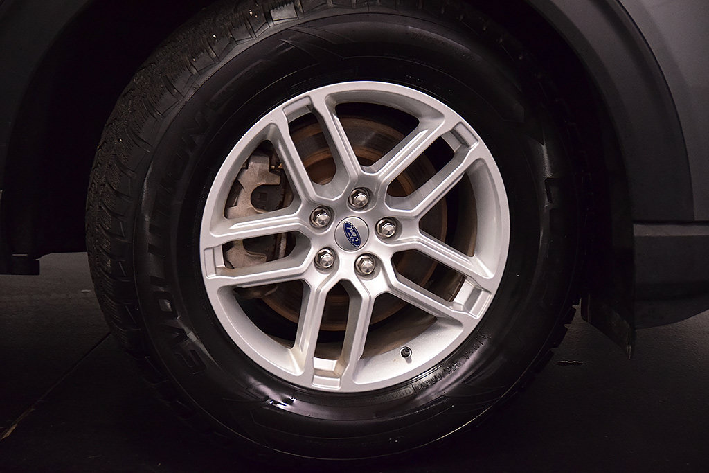 Used 2025 Ford Explorer Active AWD/4WD image 10