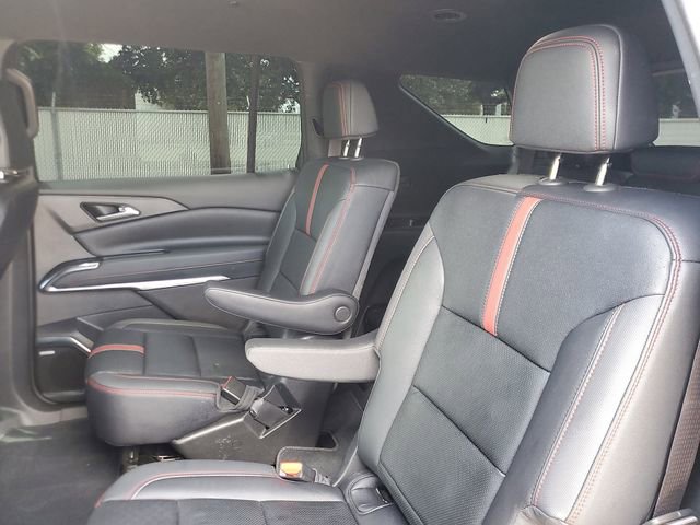 Used 2025 Chevrolet Traverse RS AWD/4WD image 12