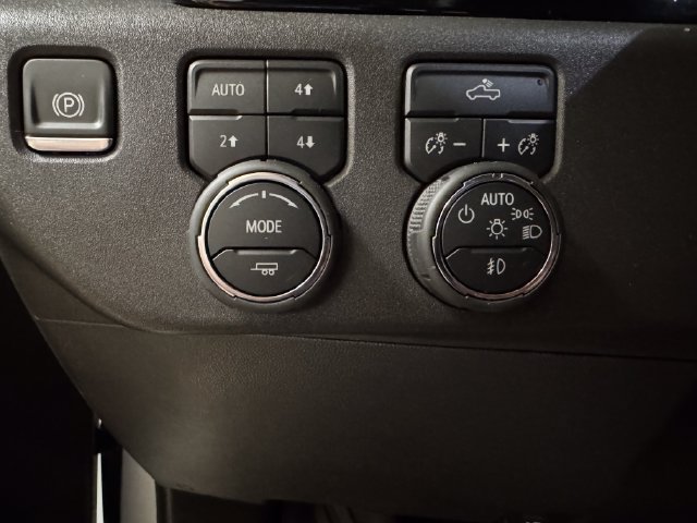 Used 2025 Chevrolet Silverado 1500 LT Trail Boss w/ Protection Package AWD/4WD image 10