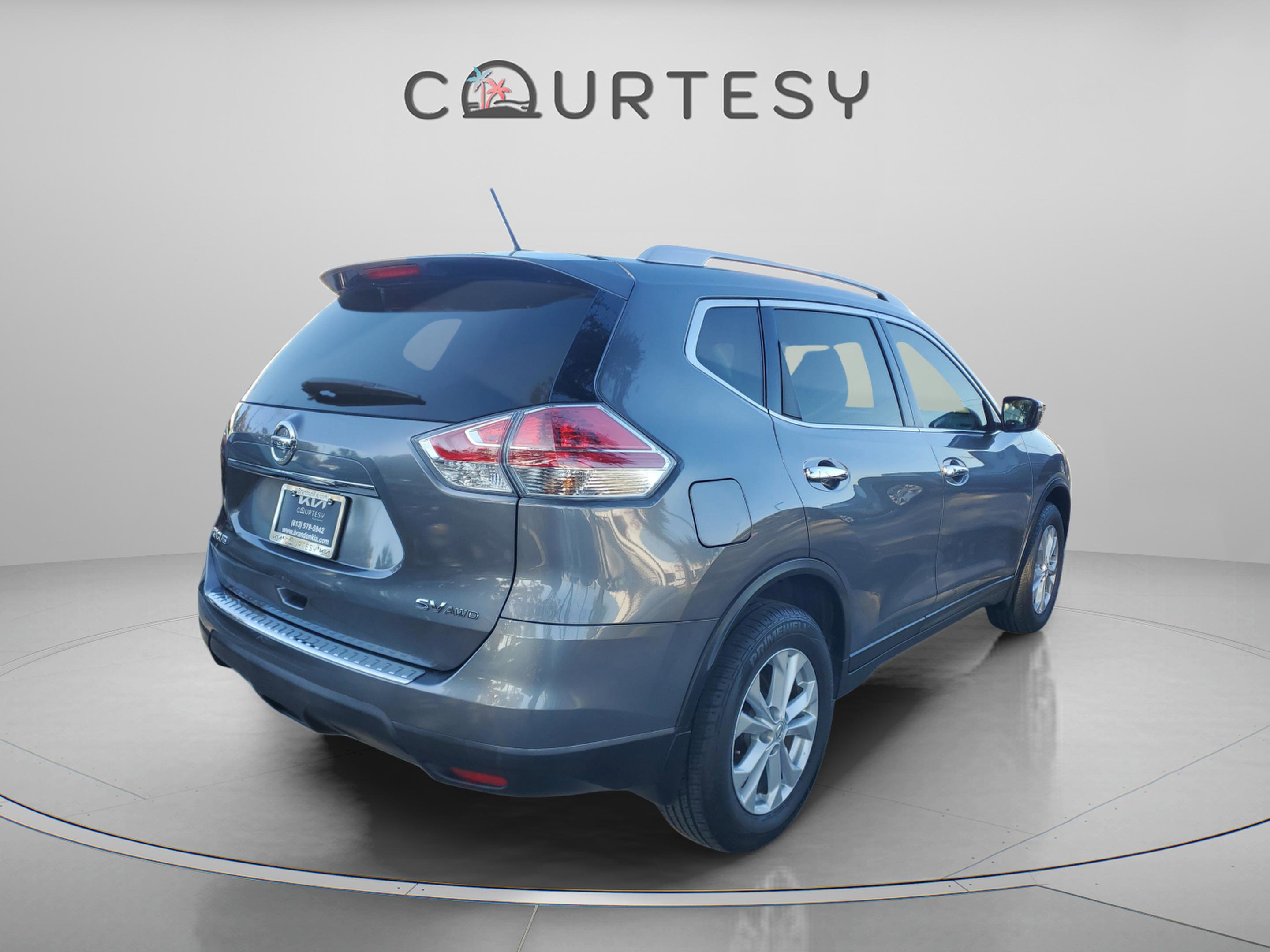Used 2016 Nissan Rogue SV image 3
