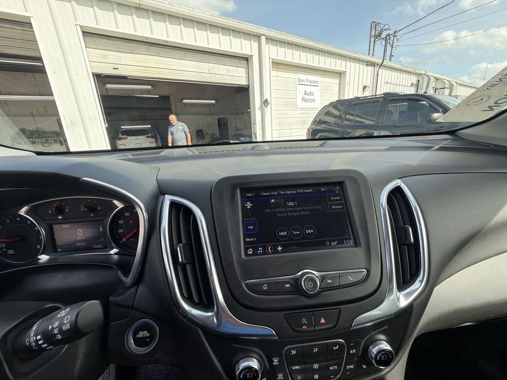 Used 2023 Chevrolet Equinox LT FWD image 16