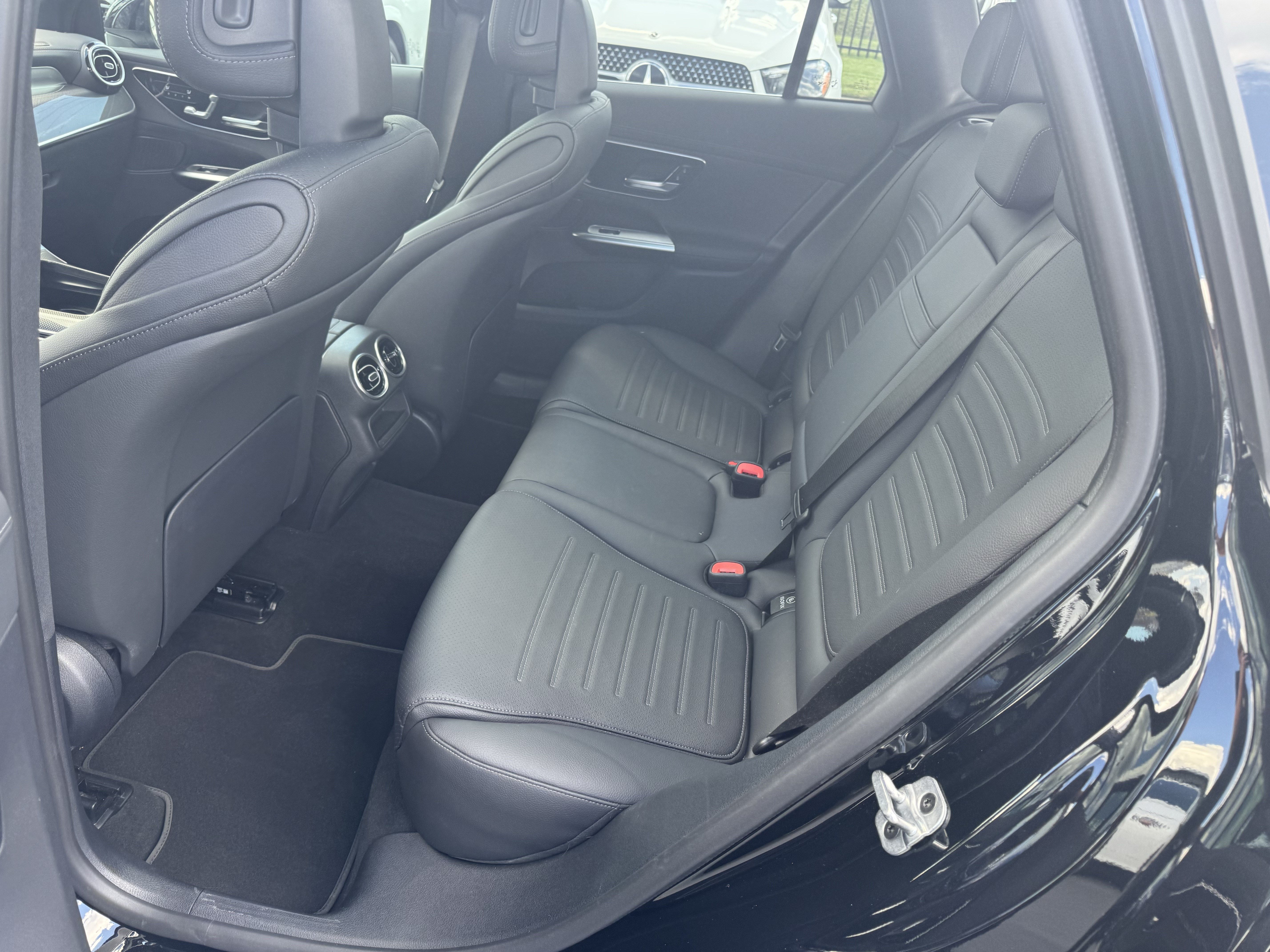 Used 2026 Mercedes-Benz GLC 300 image 33