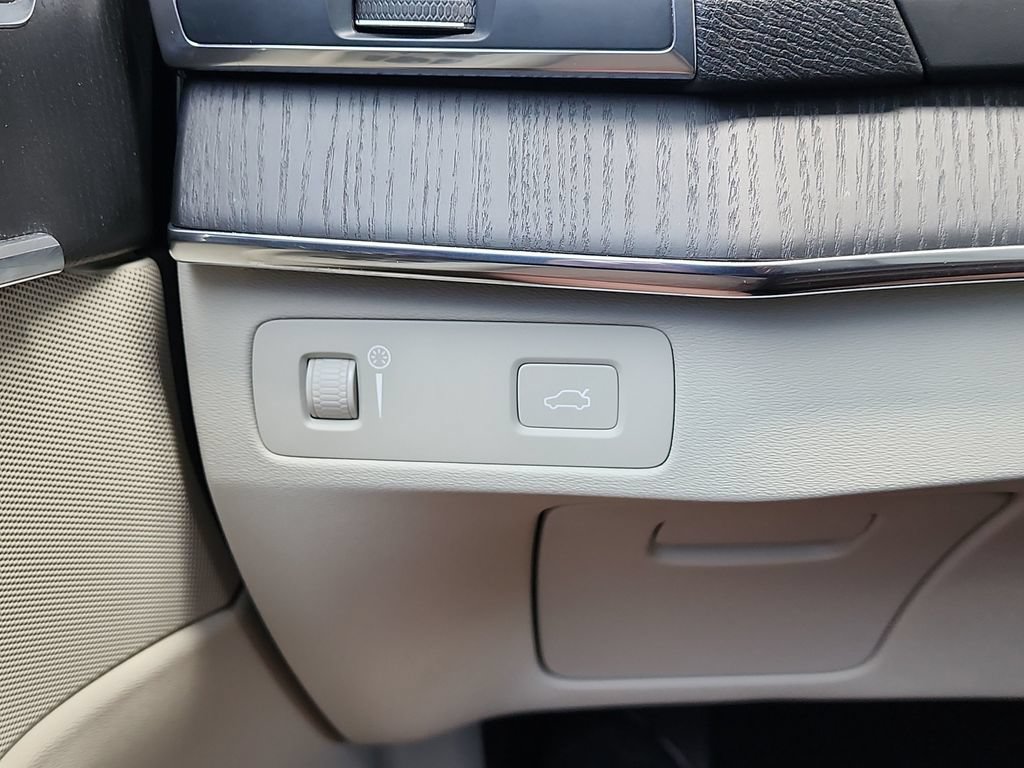 Used 2020 Volvo XC90 T5 Momentum w/ Protection Package Premier FWD image 23