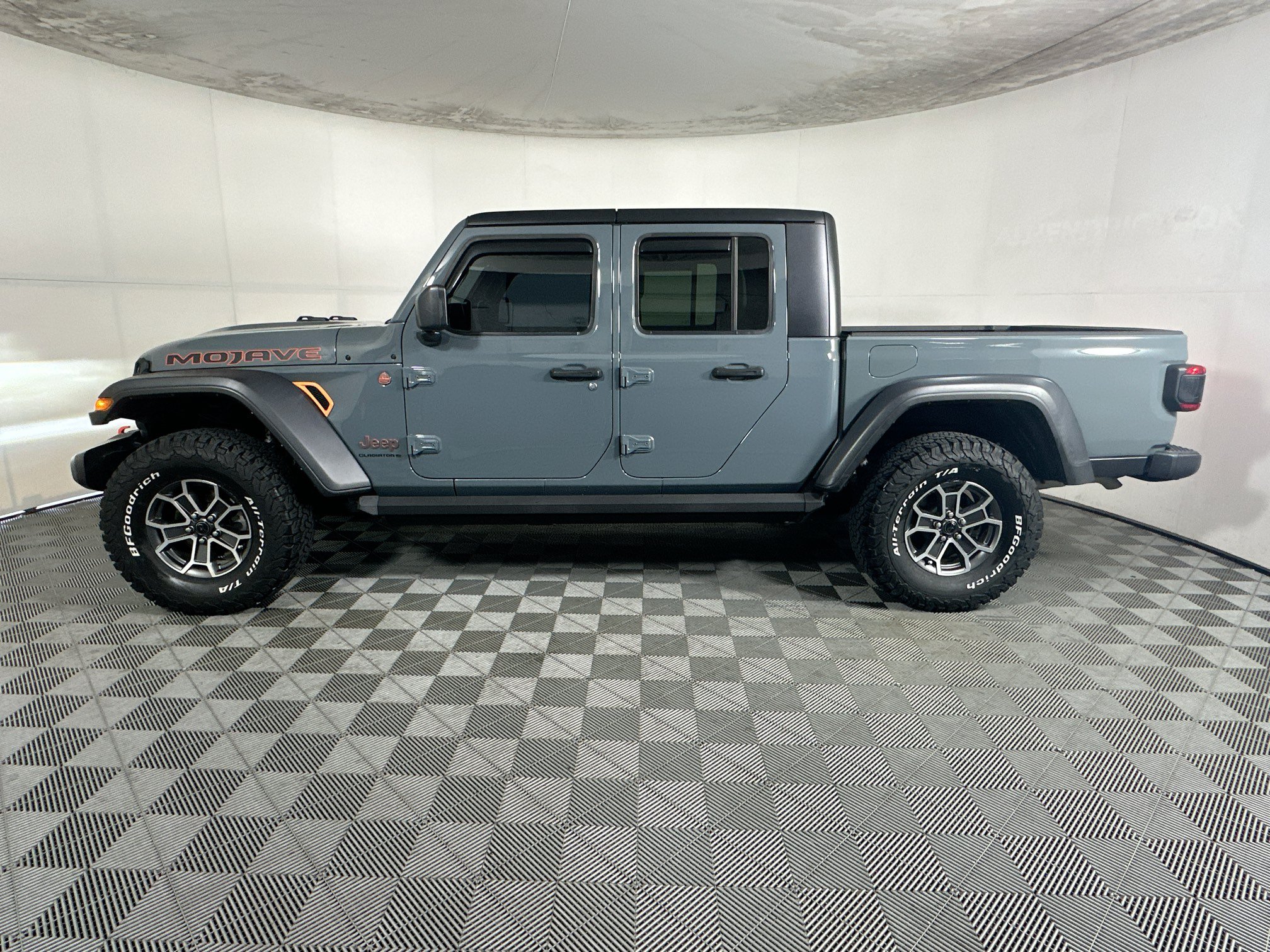 Used 2024 Jeep Gladiator Mojave w/ Convenience Group AWD/4WD image 6