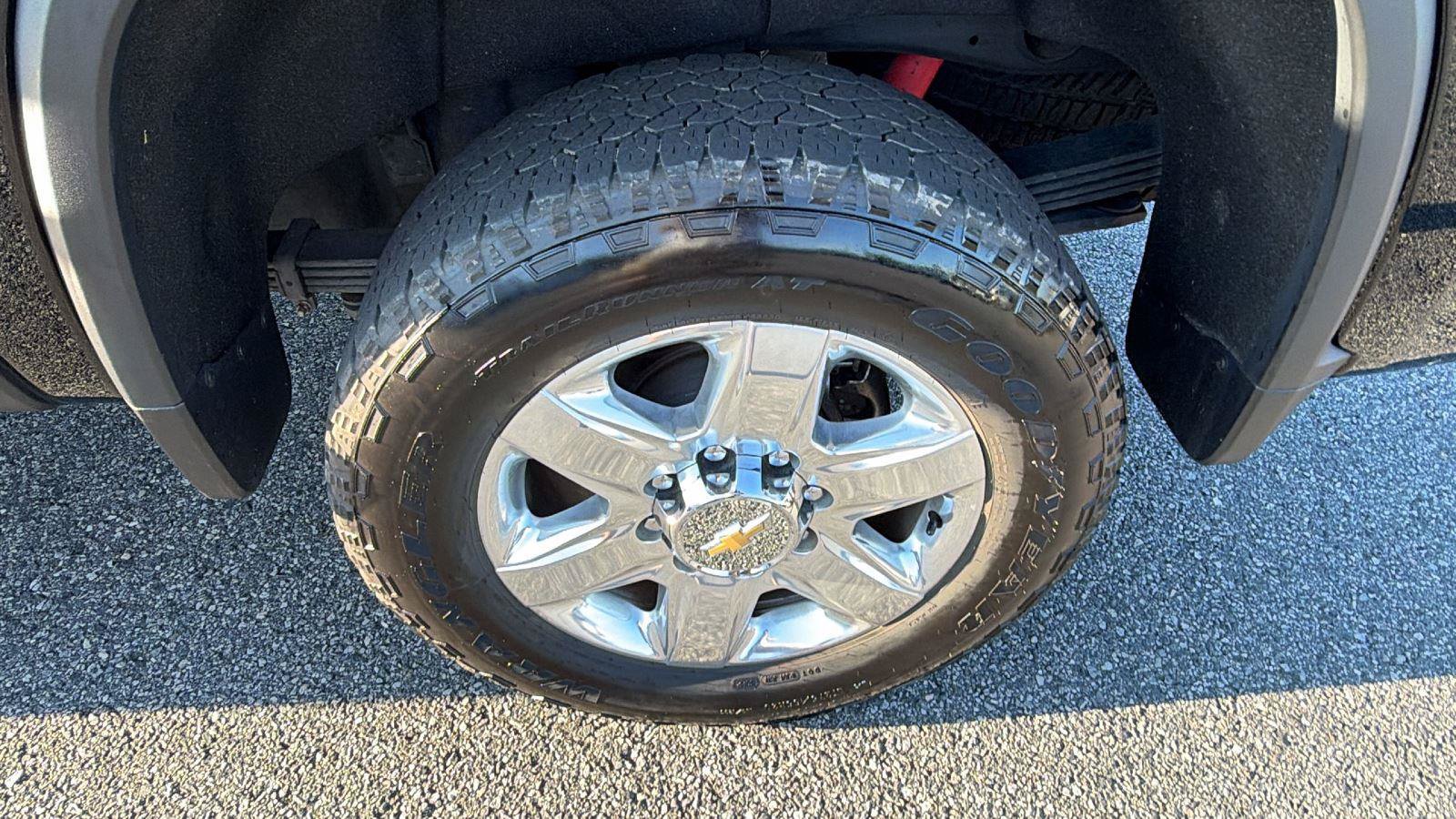 Used 2022 Chevrolet Silverado 2500 LTZ w/ LTZ Premium Package AWD/4WD image 13