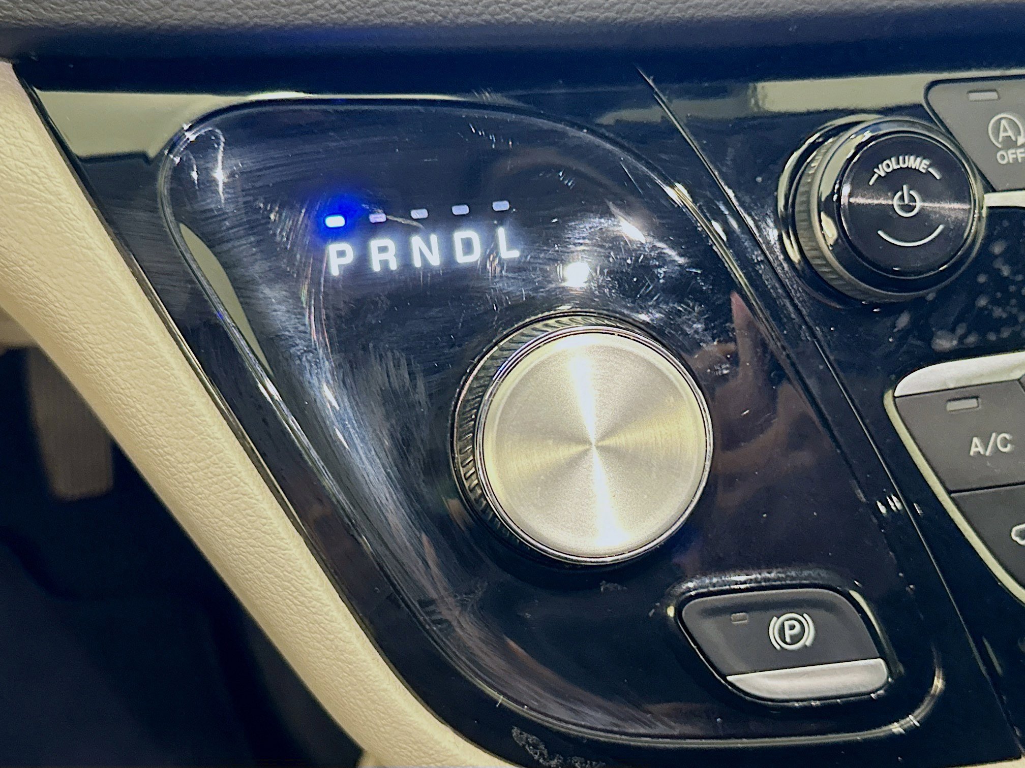 Used 2024 Chrysler Pacifica Touring-L image 25