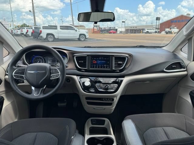 Used 2021 Chrysler Voyager LX FWD image 7