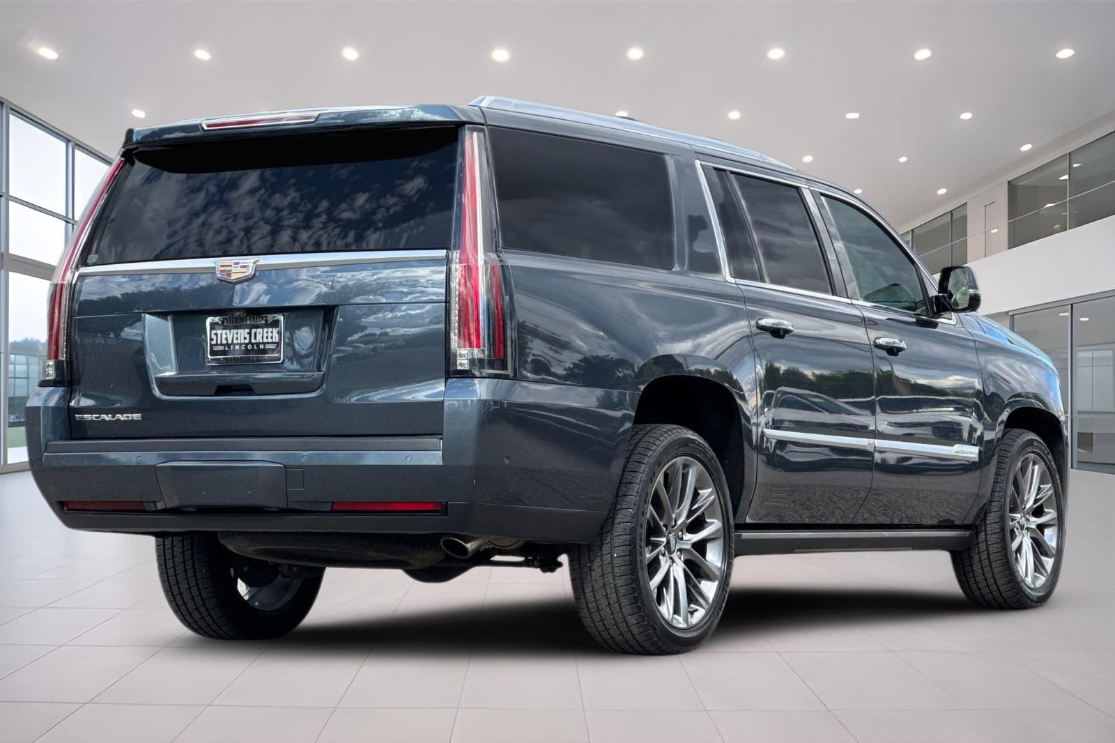 Used 2019 Cadillac Escalade ESV Platinum image 4