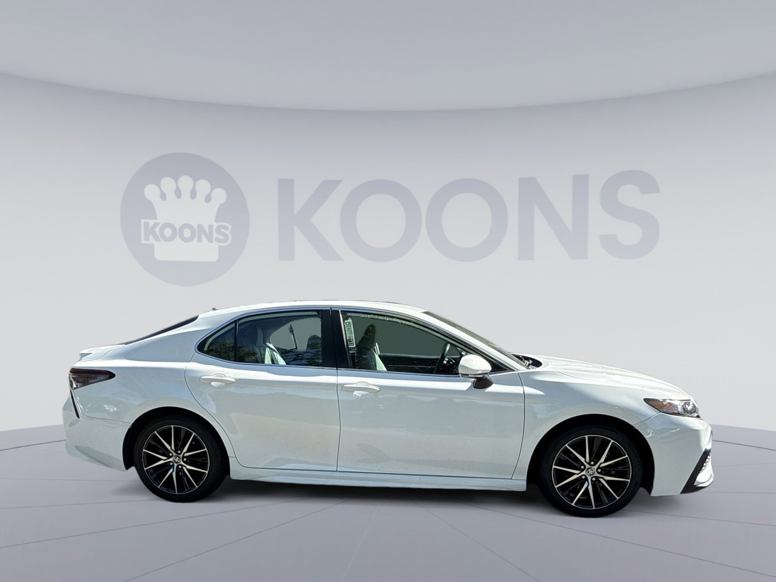 Used 2023 Toyota Camry SE FWD image 12