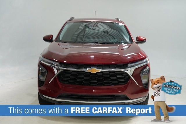 Used 2025 Chevrolet Trax LT image 2