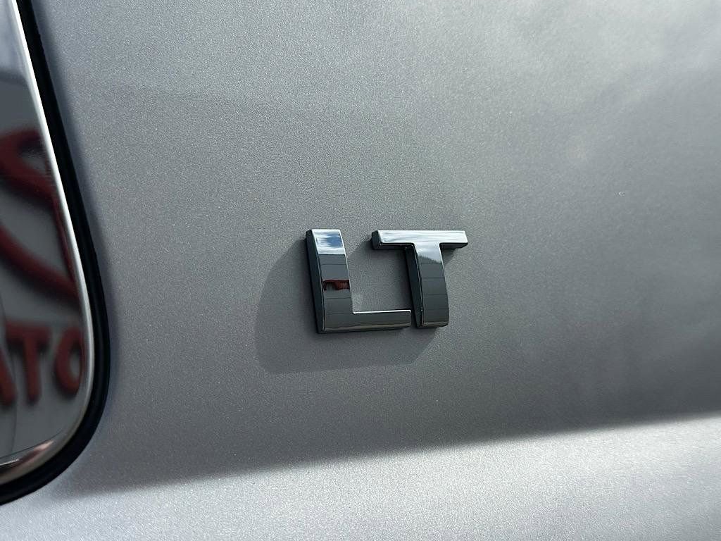 Used 2019 Chevrolet Suburban LT image 10