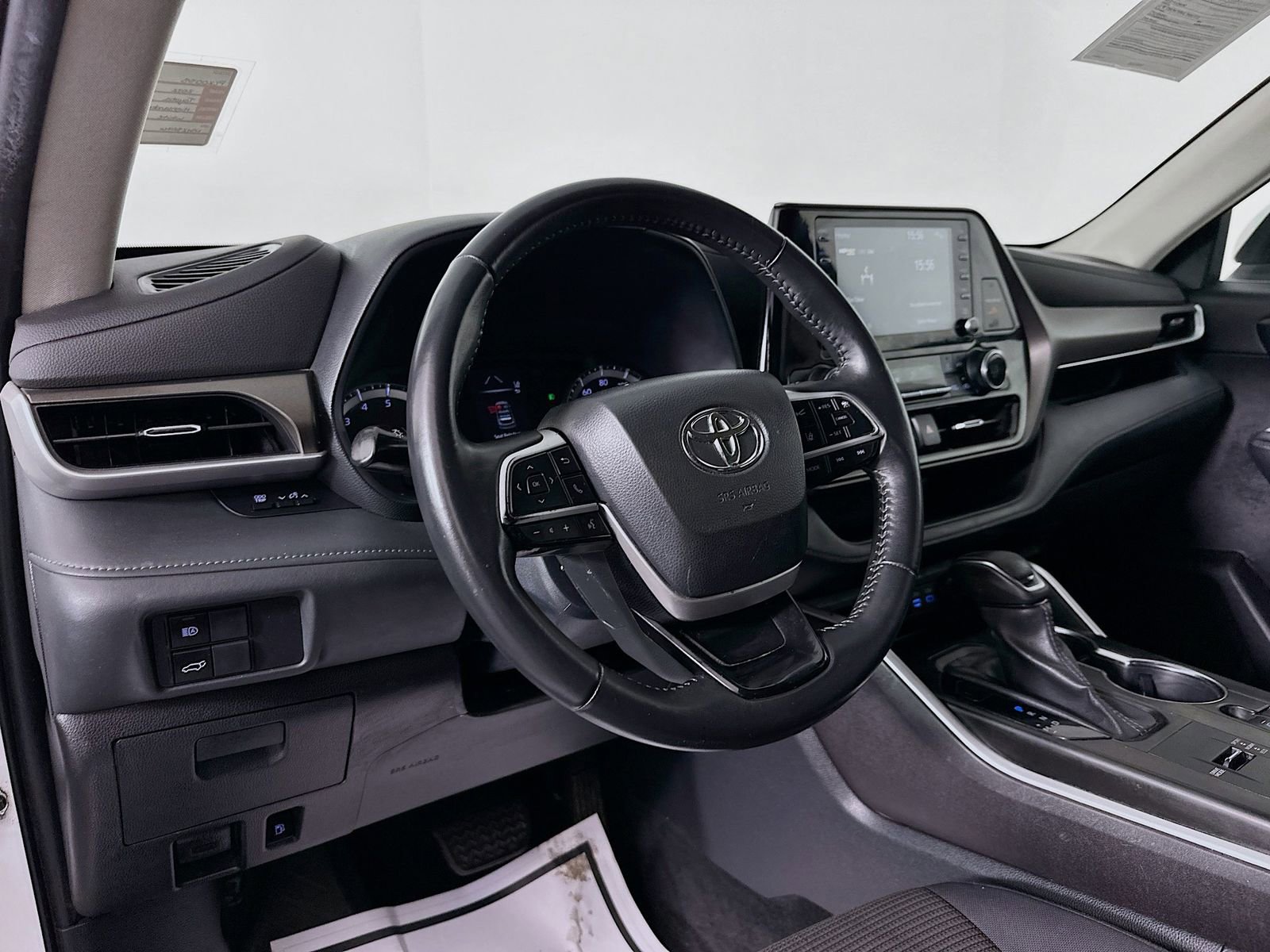 Used 2022 Toyota Highlander LE FWD image 10