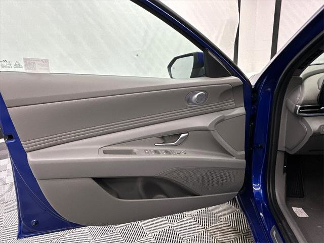 New 2025 Hyundai Elantra SEL image 11