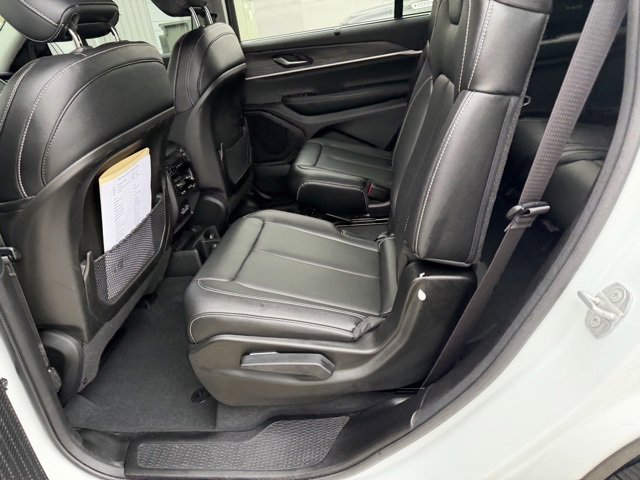 Used 2023 Jeep Grand Cherokee L Limited w/ Luxury Tech Group II image 11