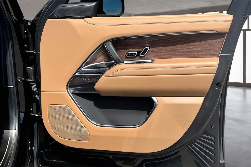 Used 2025 Land Rover Range Rover SE image 19