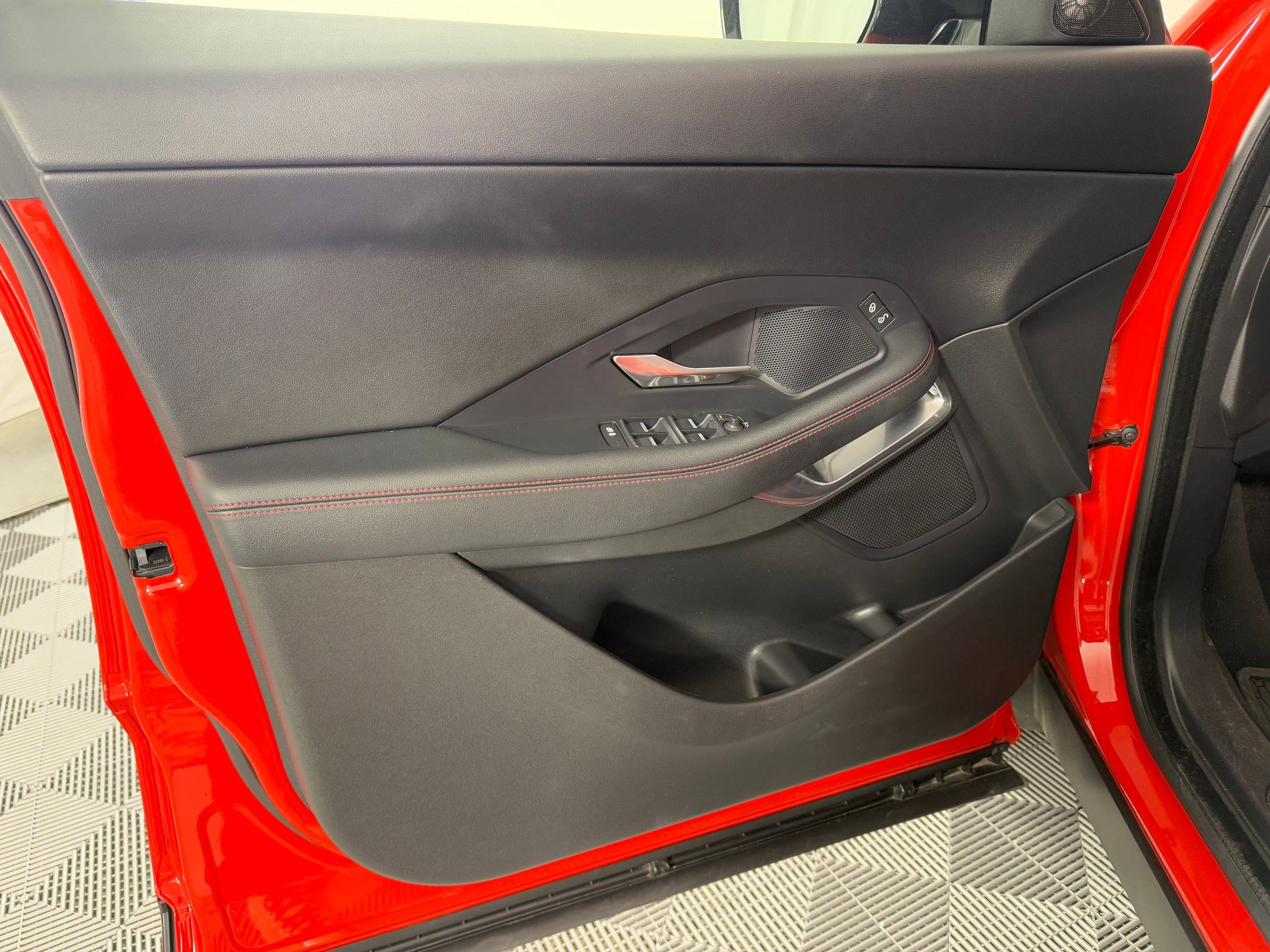 Used 2020 Jaguar E-PACE Checkered Flag image 14