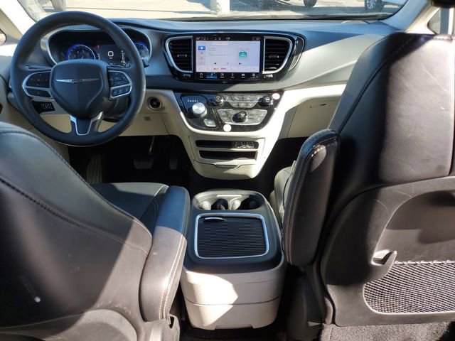 Used 2024 Chrysler Pacifica Touring-L FWD image 20