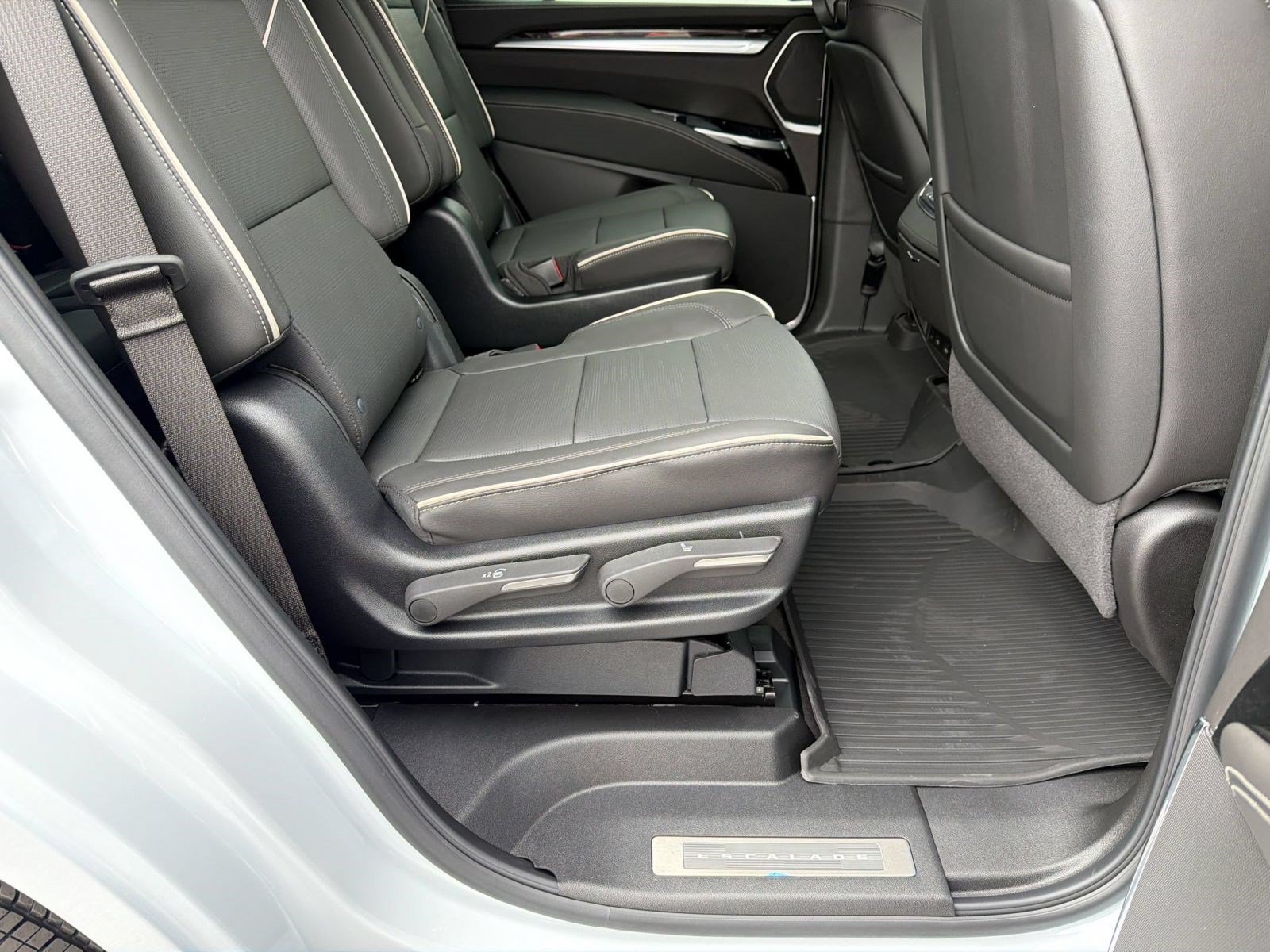 New 2026 Cadillac Escalade Luxury w/ Touring Package AWD/4WD image 30