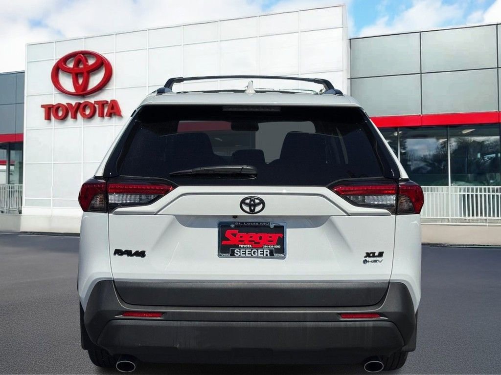 Used 2025 Toyota RAV4 XLE AWD/4WD image 4
