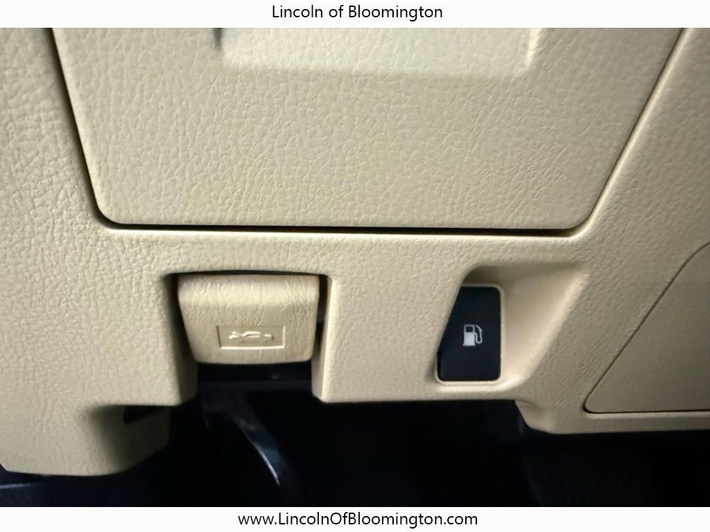 Used 2015 Toyota Highlander XLE image 26