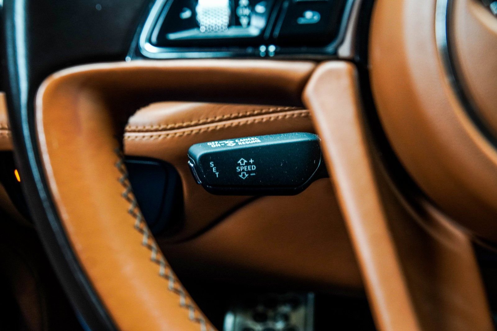 Used 2017 Bentley Bentayga image 39