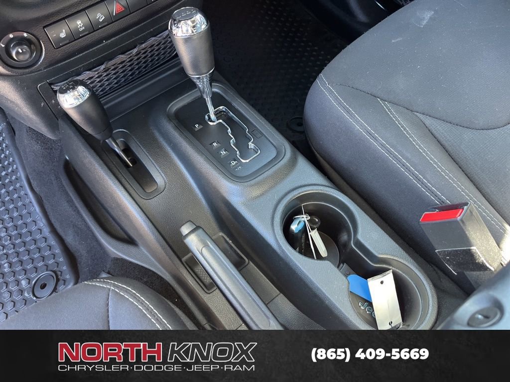 Used 2017 Jeep Wrangler Unlimited Sahara w/ Connectivity Group image 9