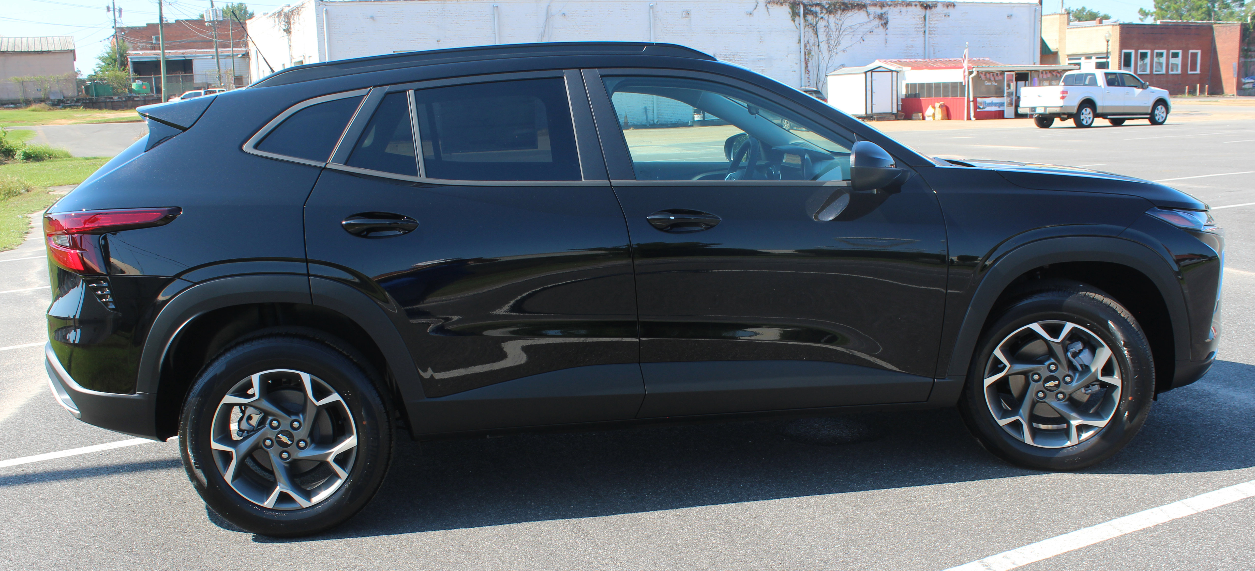 New 2025 Chevrolet Trax LT w/ Driver Confidence Package image 8