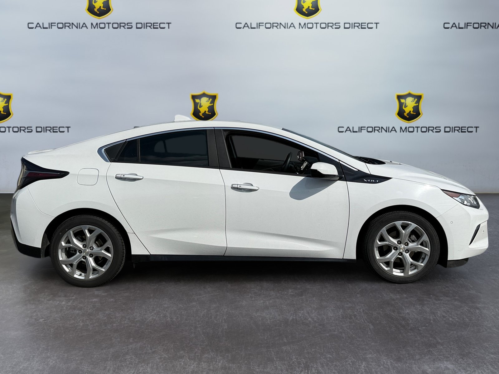 Used 2016 Chevrolet Volt Premier w/ Driver Confidence Package FWD image 6