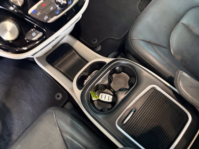 Used 2018 Chrysler Pacifica Touring-L Plus w/ Advanced Safetytec Group FWD image 27