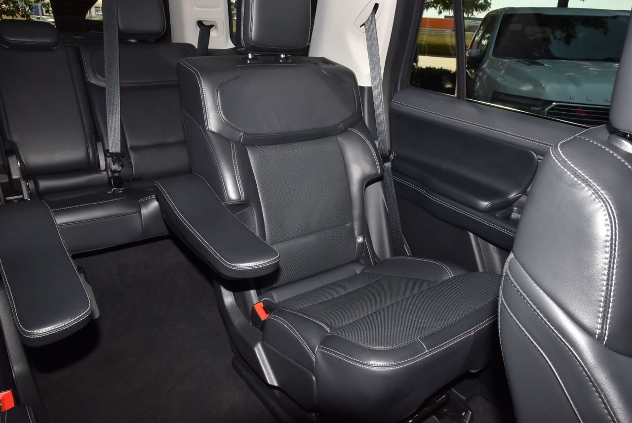 Certified 2025 Ford Expedition Platinum w/ Driver's Package AWD/4WD image 22