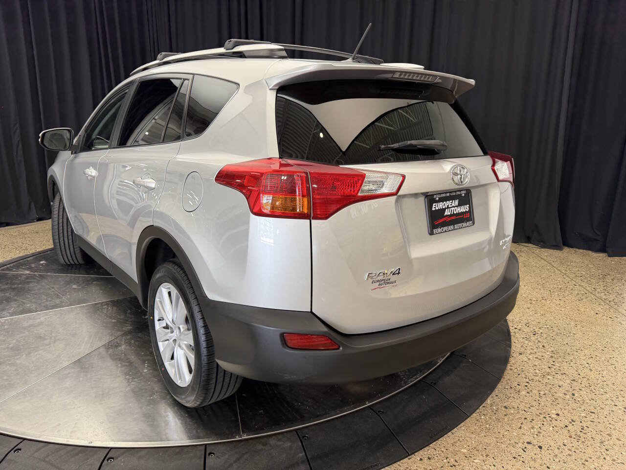 Used 2013 Toyota RAV4 Limited AWD/4WD image 6