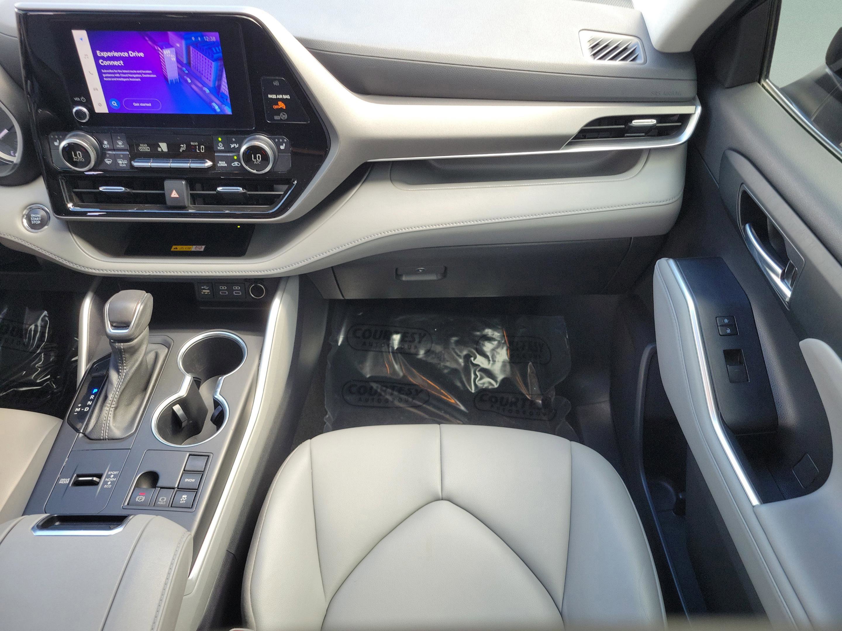 Used 2023 Toyota Highlander XLE image 10