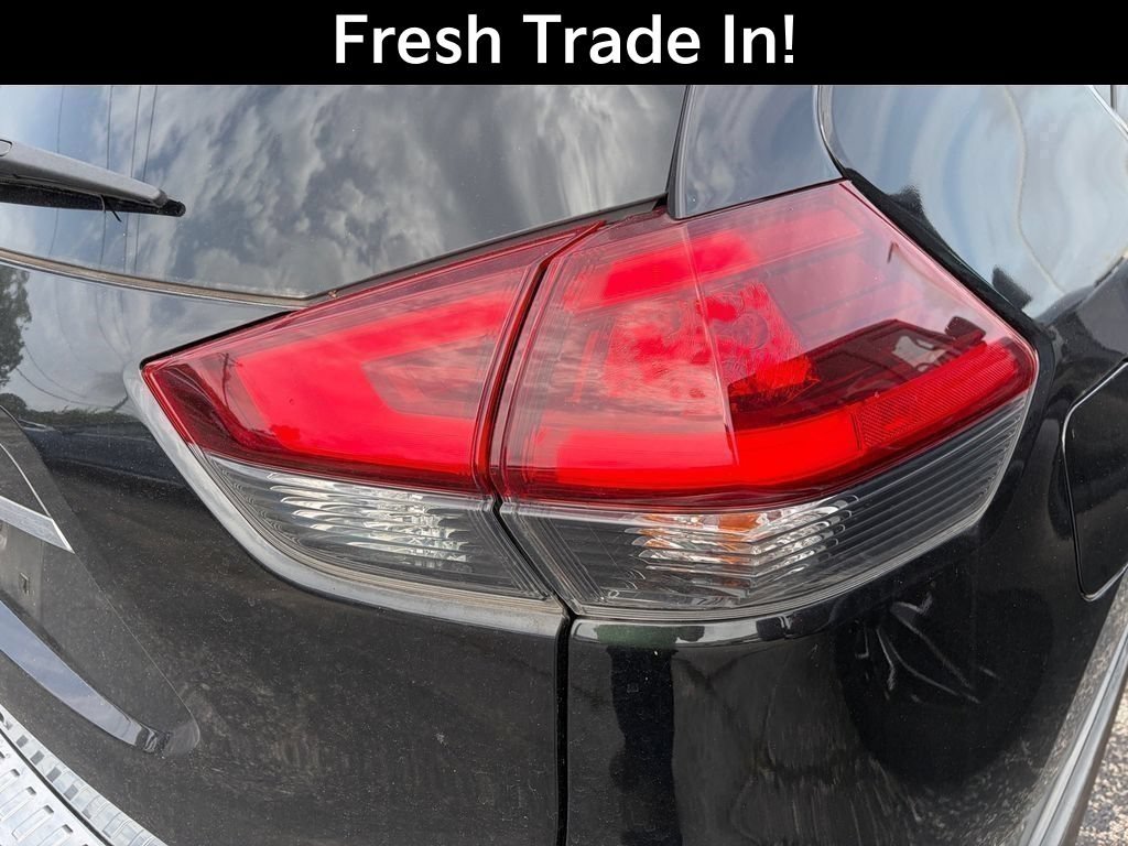 Used 2020 Nissan Rogue SV w/ Premium Package FWD image 10