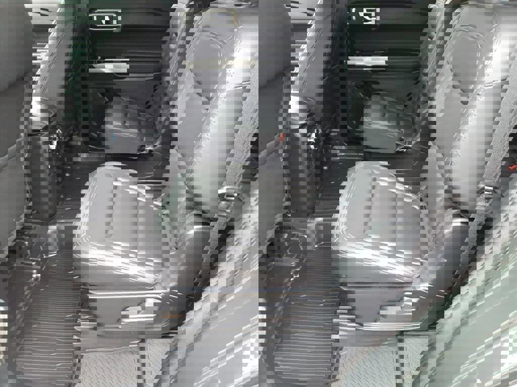 Used 2023 Ford Explorer XLT w/ Equipment Group 202A AWD/4WD image 14