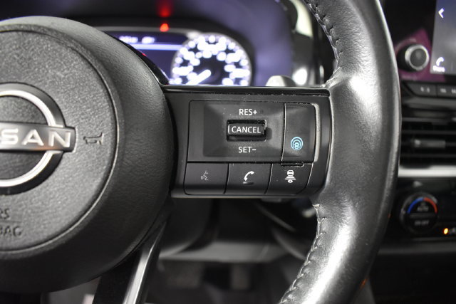 Used 2022 Nissan Pathfinder SV w/ SV Premium Package AWD/4WD image 17