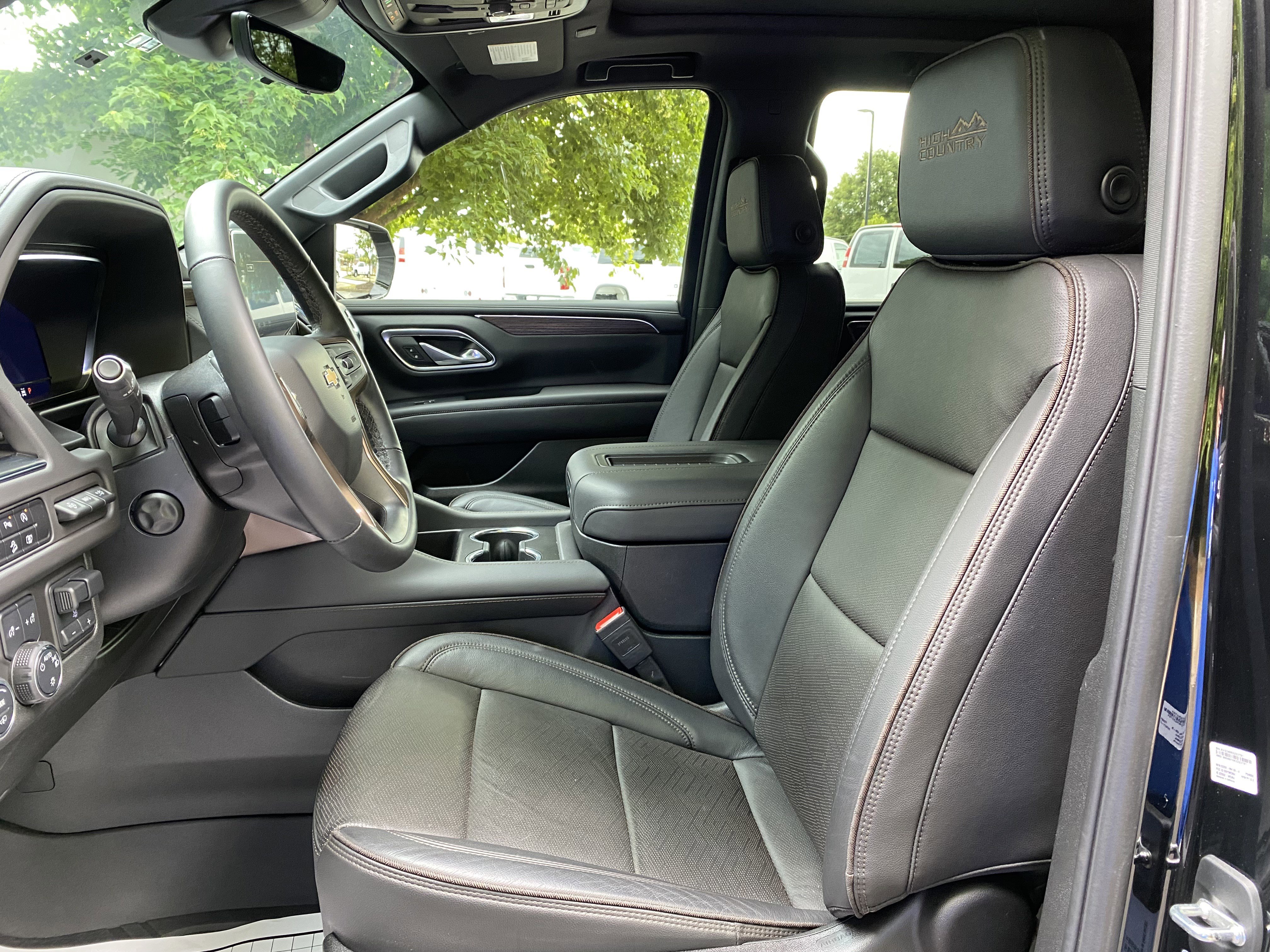 Used 2024 Chevrolet Tahoe High Country AWD/4WD image 16