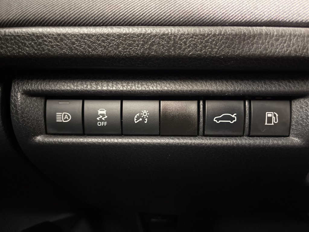 Used 2025 Toyota Camry LE FWD image 28