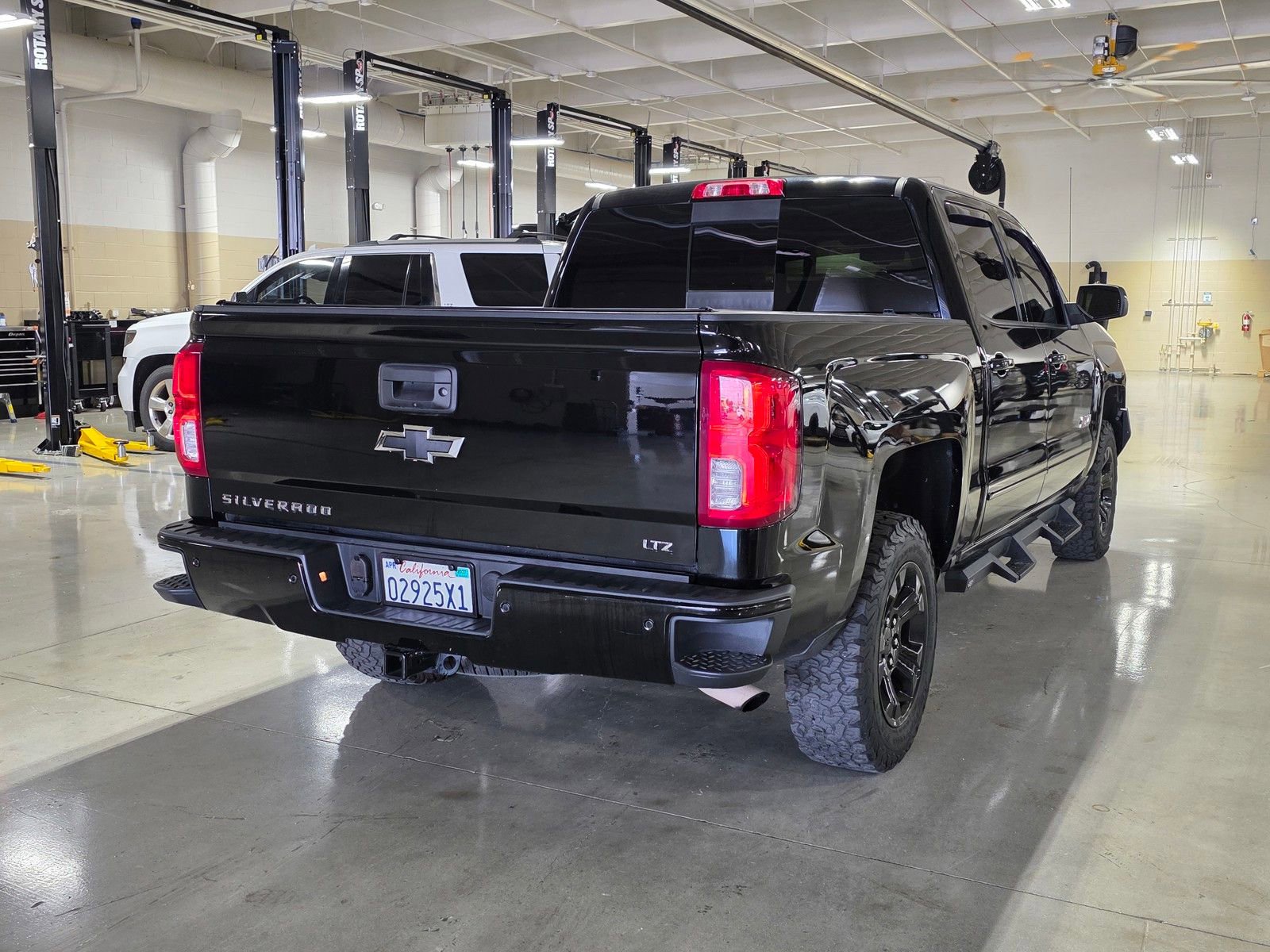 Used 2017 Chevrolet Silverado 1500 LTZ Z71 w/ Midnight Edition image 7