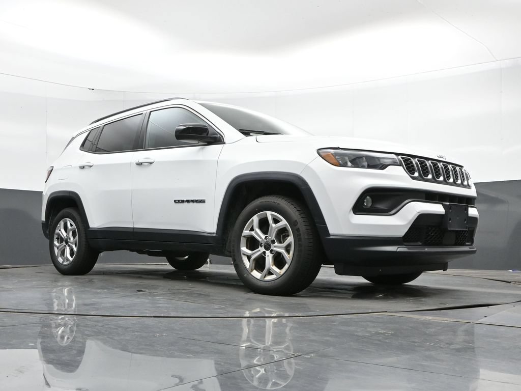 Used 2025 Jeep Compass Latitude AWD/4WD image 38